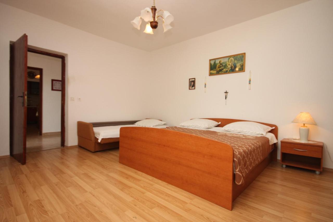 Apartments By The Sea Kustici, Pag - 6355 Bagian luar foto