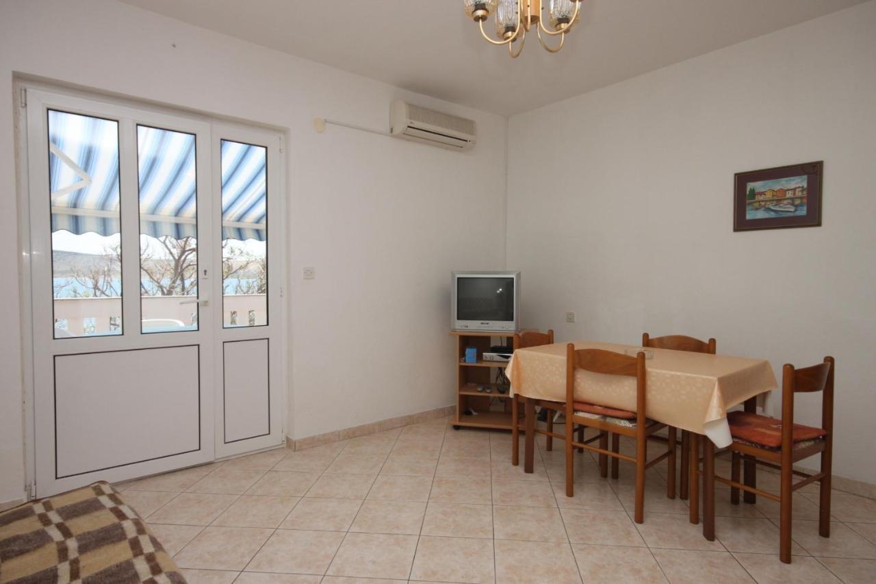 Apartments By The Sea Kustici, Pag - 6355 Bagian luar foto